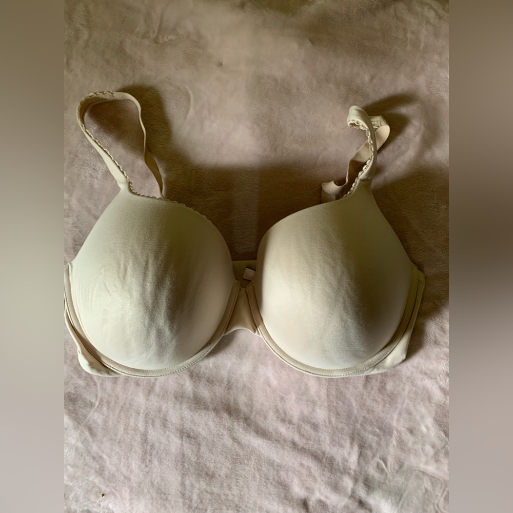 Victoria Secret Bra Women’s Size 38DDD Color Cream